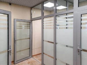 Алюминиевая дверь Alutech GFTD642
